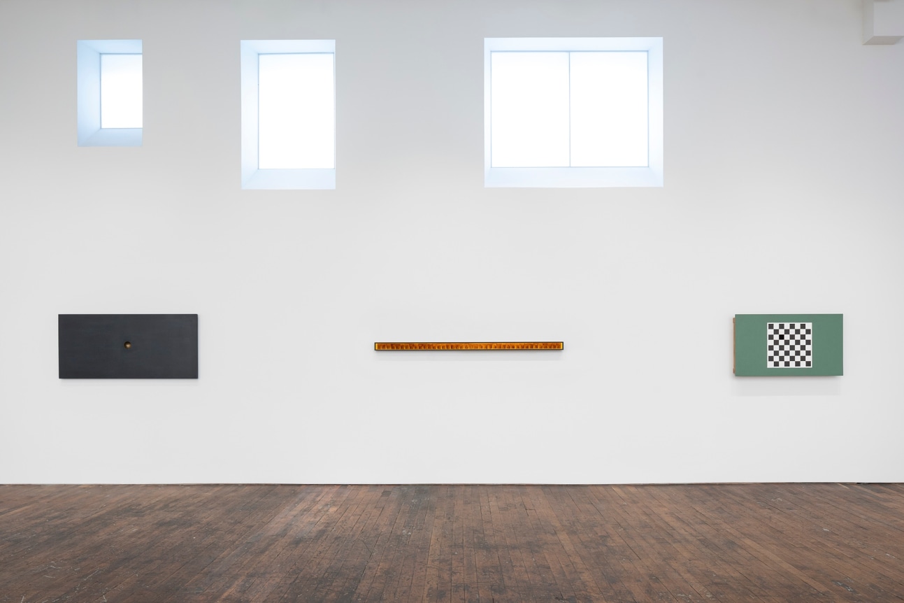 Roman Ondak: Waiting for Someone to Ring at My Door, installation view