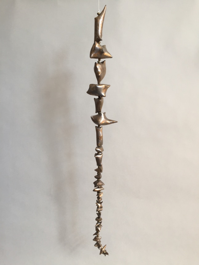 Chris Garofalo.&nbsp;kuldne t&uuml;kid, 2020. Glazed porcelain, brass beads, 32 x 3 inches.&nbsp;