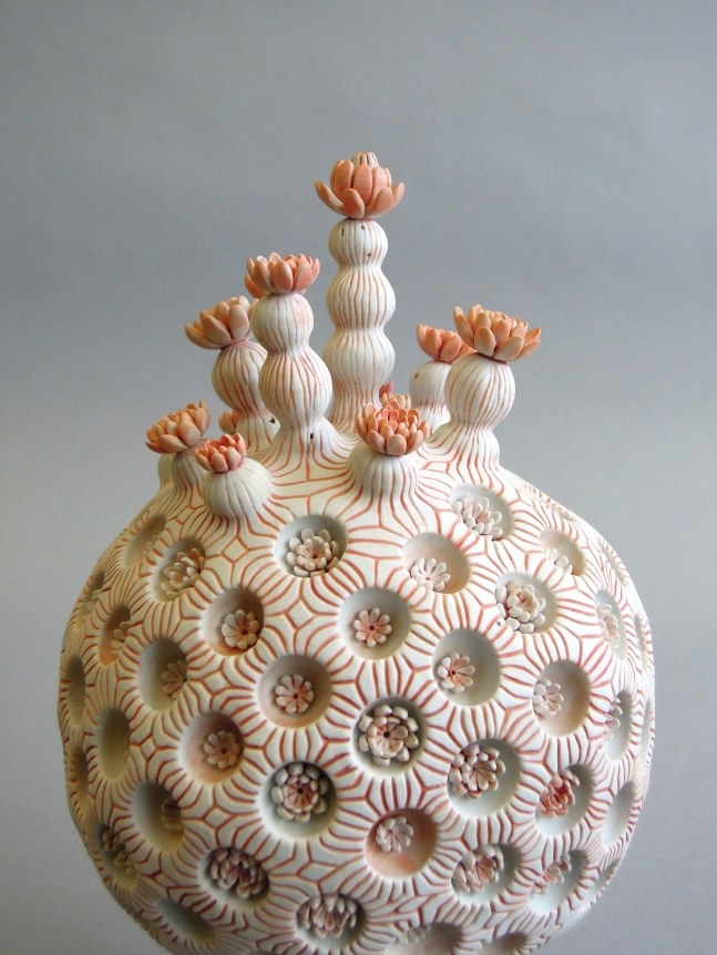 Chris Garofalo, koralo de sfera lotuso, 2017, Porcelain with underglaze