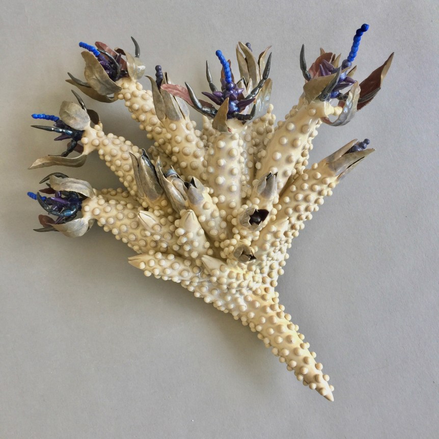 Chris Garofalo.&nbsp;p&auml;ris m&uuml;rk, 2020. Glazed porcelain, 15 x 12 x 6 inches.&nbsp;