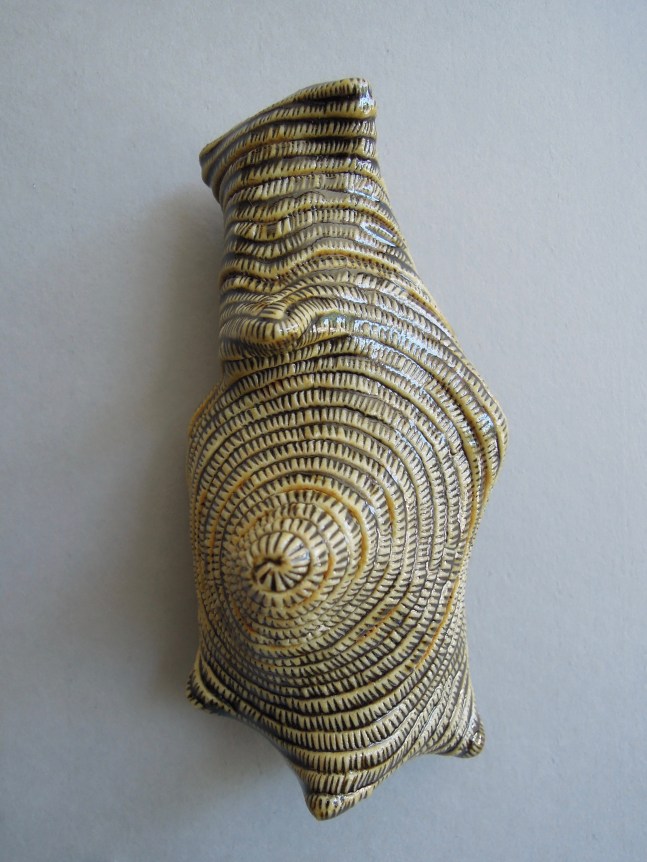 Chris Garofalo.&nbsp;dyfrffrwyth,&nbsp;2020. Glazed porcelain, 5 x 2.5 x 2.5 inches.&nbsp;