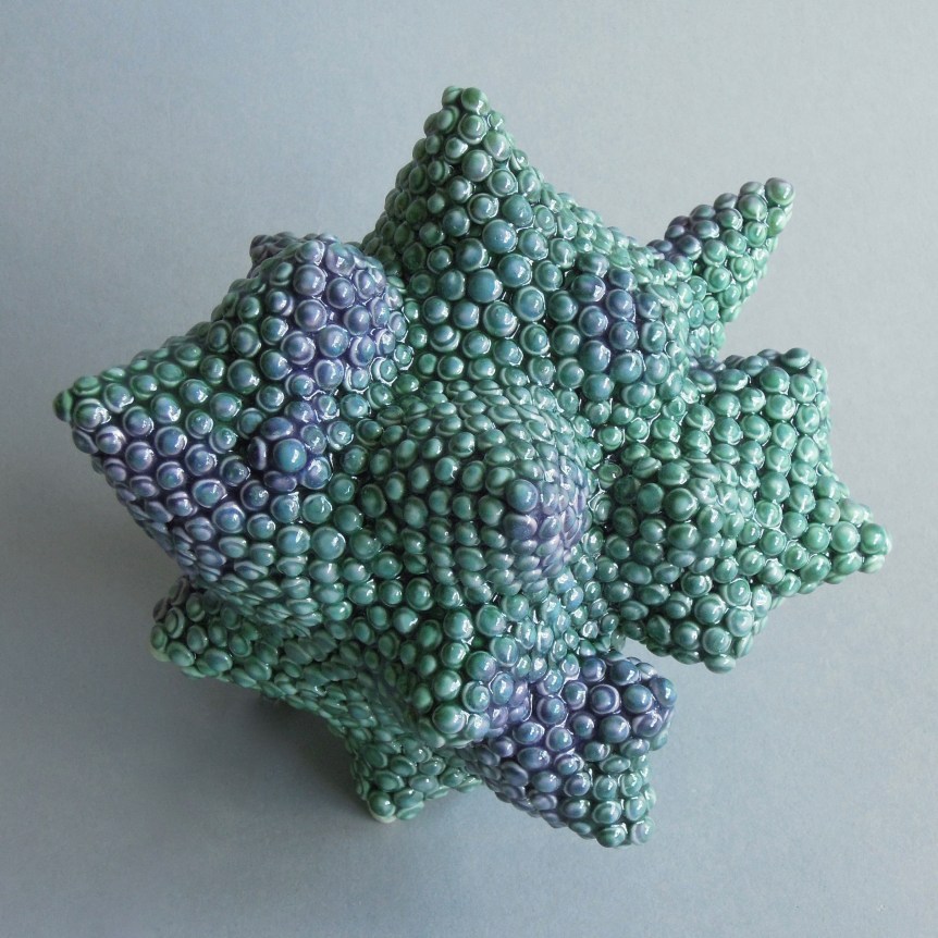 Chris Garofalo.&nbsp;roheline lilla penni,&nbsp;2020. Glazed porcelain, 8 x 6.5 x 7 inches.&nbsp;