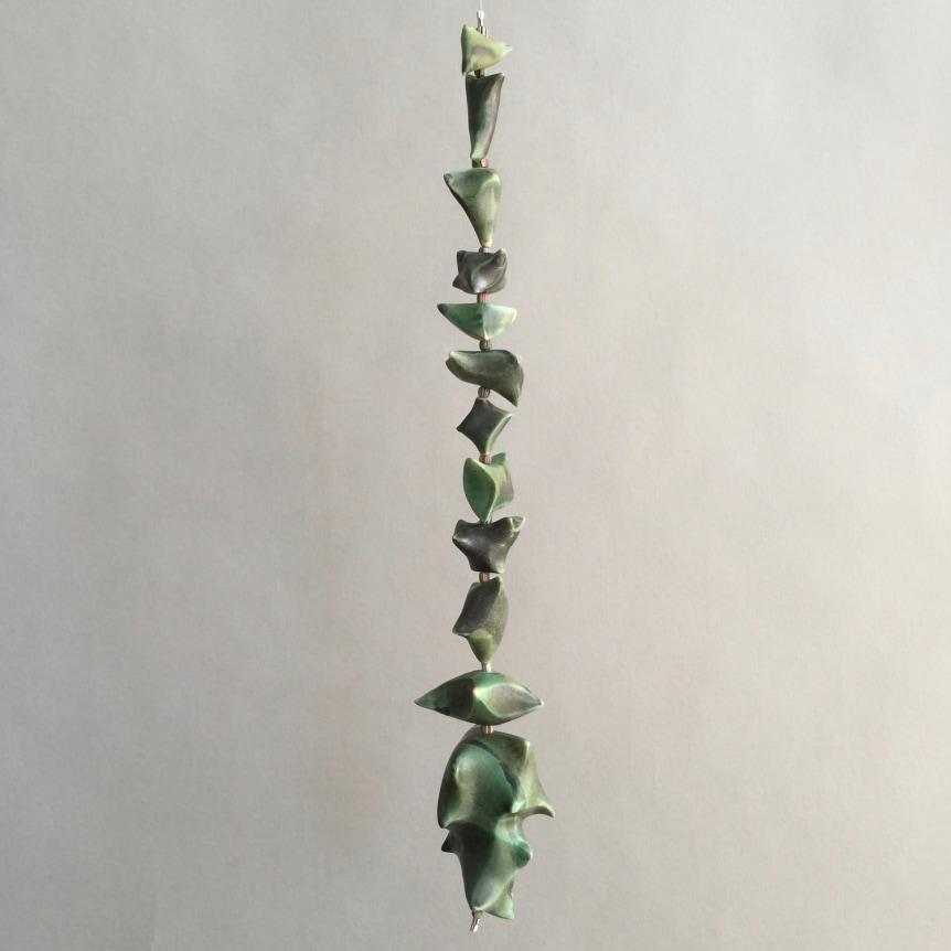 Chris Garofalo.&nbsp;sammalt&uuml;kid,&nbsp;2020. Glazed porcelain, glass beads, 17 x 2.5 inches.&nbsp;