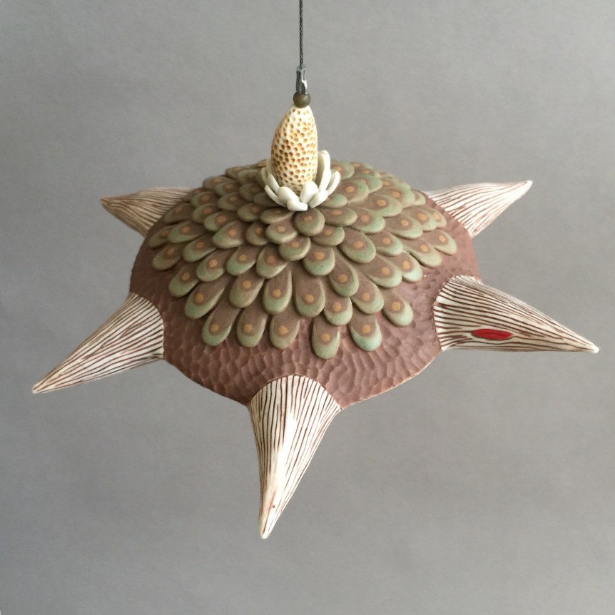 Chris Garofalo.&nbsp;lehtpuu kilpkonn,&nbsp;2020. Underglazed porcelain, 7 x 7 x 5 inches.&nbsp;