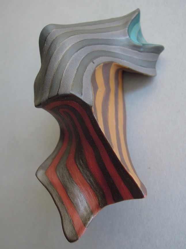 Chris Garofalo.&nbsp;skerp strepe,&nbsp;2020. Underglazed porcelain, 4 x 2 x 2.5 inches.&nbsp;