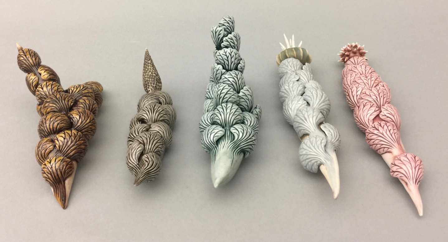 Chris Garofalo. viis n&otilde;ot, 2020. Porcelain 9 x 3 x 4 inches.&nbsp;