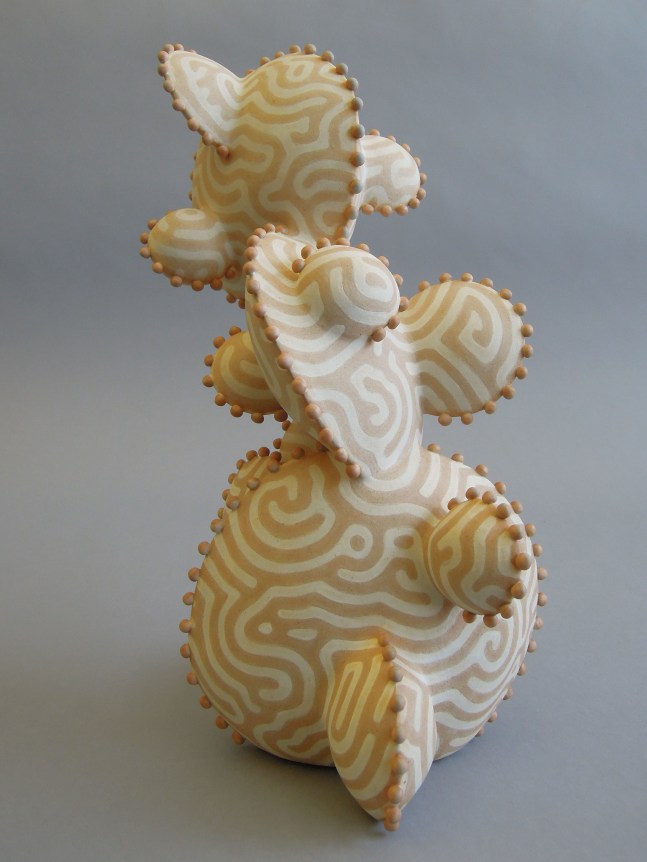 Chris Garofalo, opuntioid iigh&aacute;&aacute;h, 2017, Porcelain with underglaze