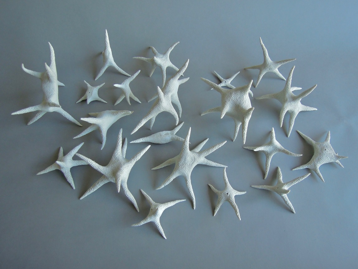 Chris Garofalo.&nbsp;zo zetwal, 2020. Unglazed porcelain, 6.5 x 2 inches, each.&nbsp;