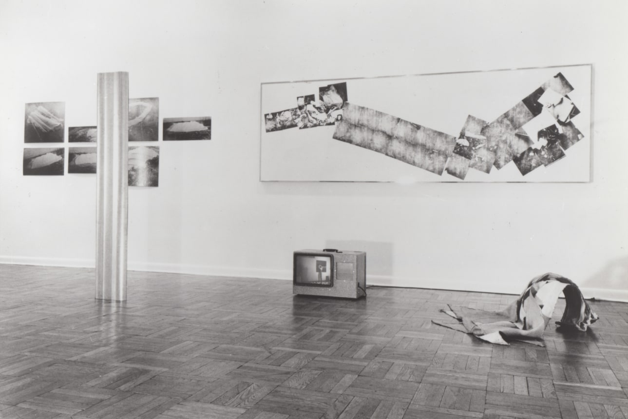 Installation view, Bruce Nauman, 4 EAST 77