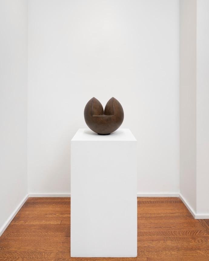 This is an image of an installation view of works by Ruth Vollmer at Tilton Gallery in 2025.