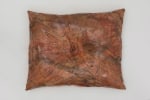 Dorothy Cross
Damascus Pillow, 2021
Damascus rose marble
12 x 52.5 x 42.3 cm / 4.7 x 20.7 x 16.7 in
53 x 42 x 72 cm / 20.9 x 16.5 x 28.3 in plinth