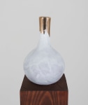 Guggi
Urn II, 2024
Bronze, whitewashed
17 x 11 x 11 cm / 6.7 x 4.3 x 4.3 in