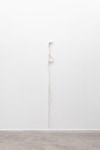 Aleana Egan
Between people
2023
wall element
card, tape, noil, cotton
177 x 10.5 x 4 cm / 69.7 x 4.1 x 1.6 in