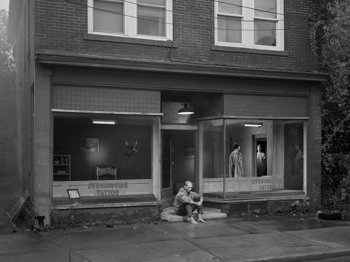 Gregory Crewdson, EVENINGSIDE TATOO, 2021-2022, digital pigment print, 34 1/2 x 46 inches
