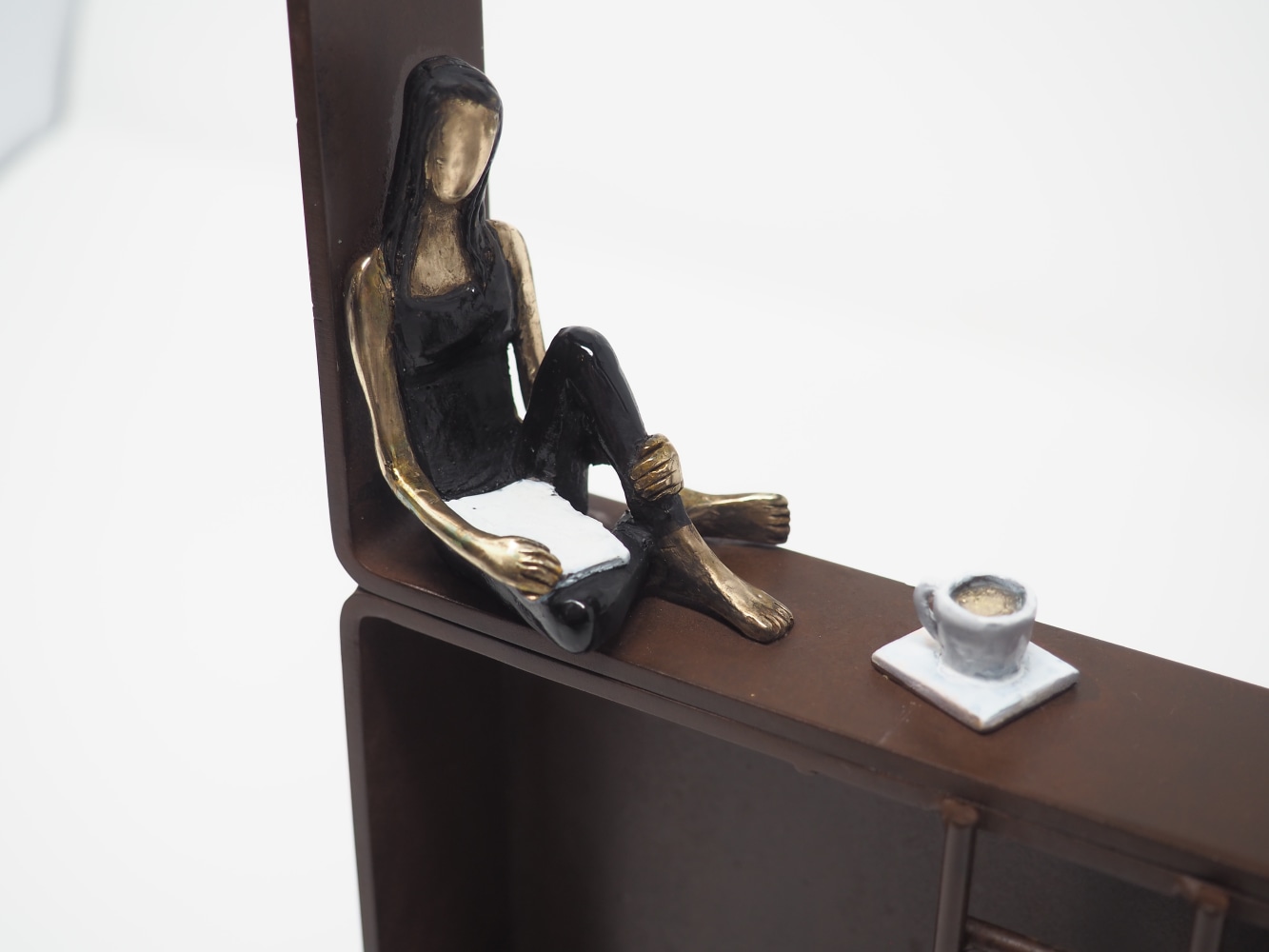 Mireia Serra, Sunday afternoon