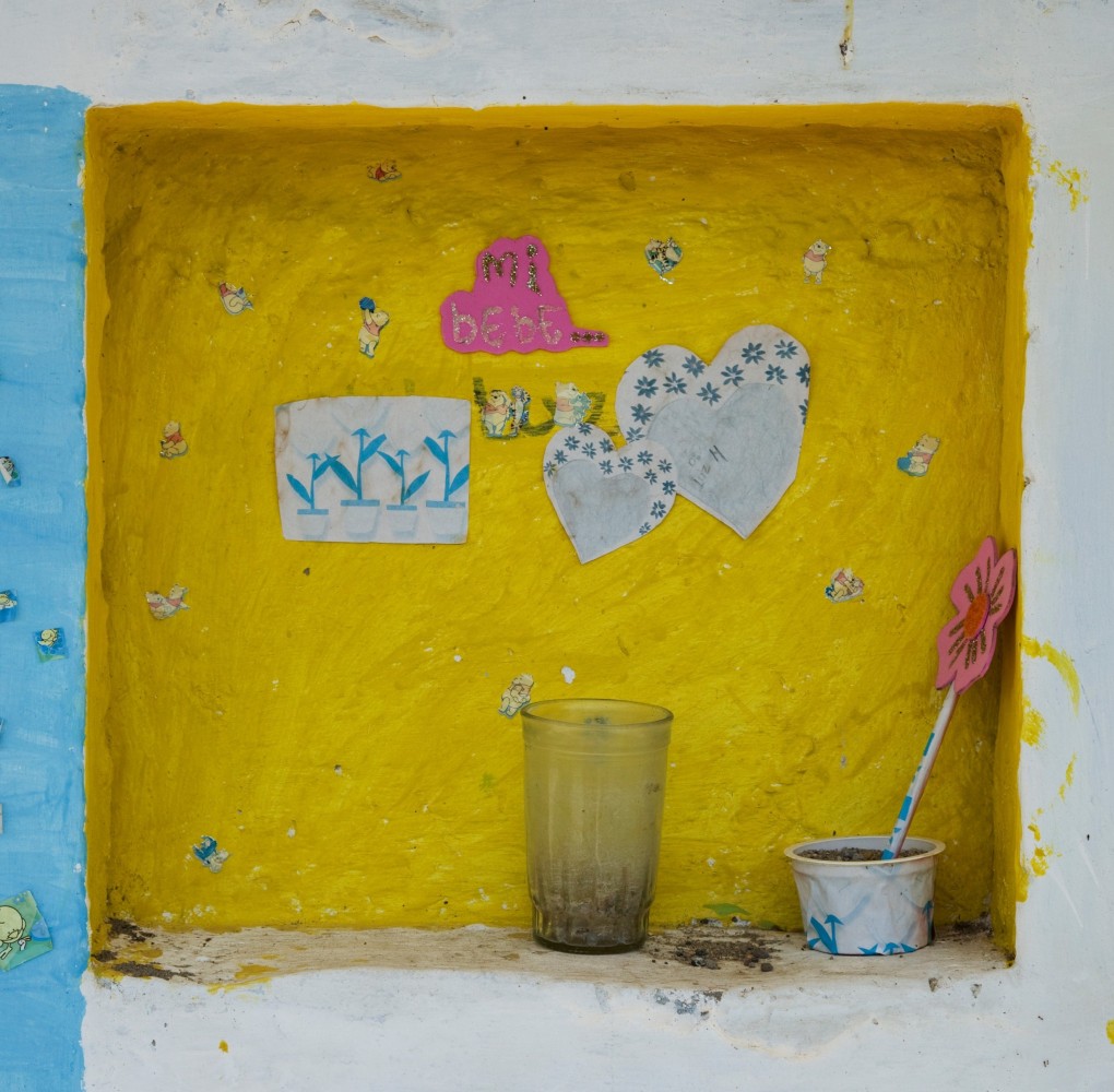 Juan Manuel Echavarría Réquiem NN, 2006-2013. Lenticular print. 20h x 20w in.