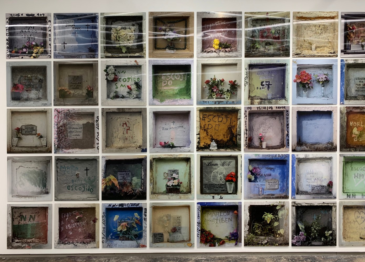 Juan Manuel Echavarría Réquiem NN, 2006-2013. Installation view.
