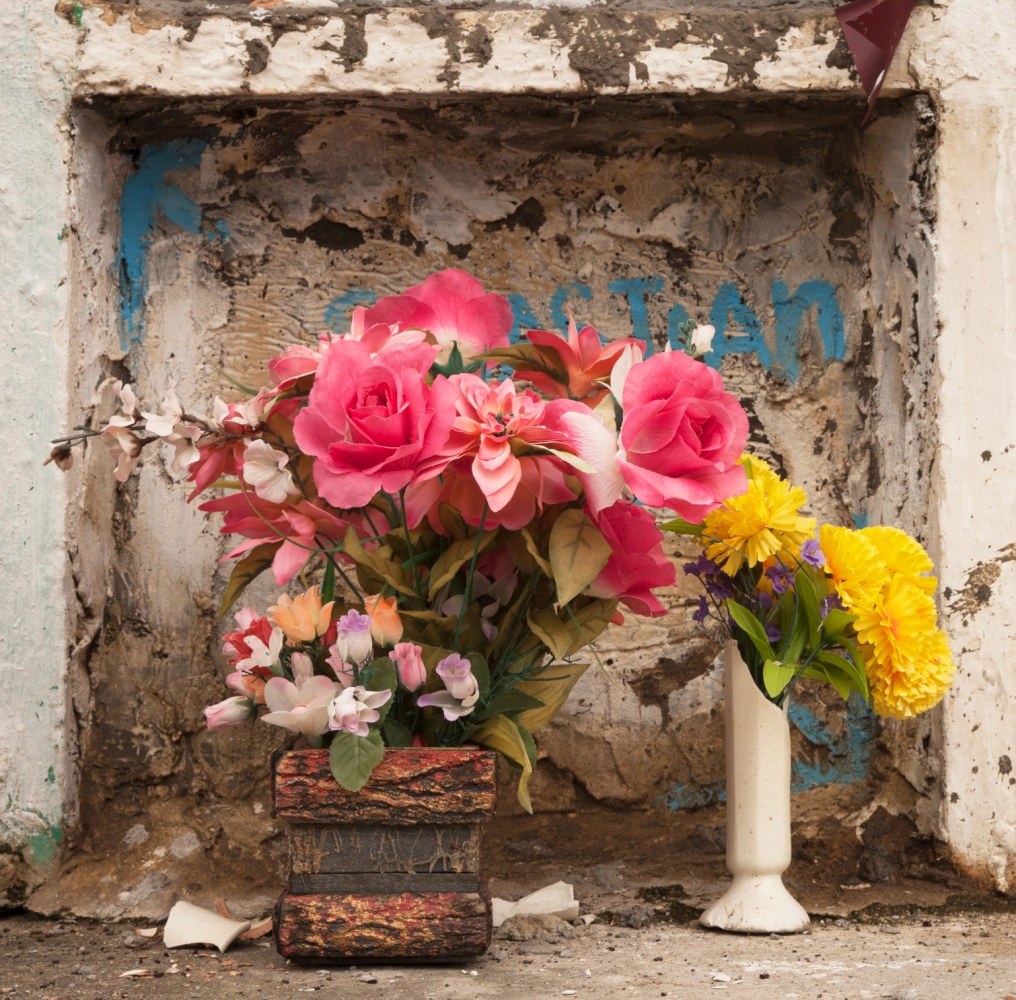 Juan Manuel Echavarría Réquiem NN, 2006-2013. Lenticular print. 20h x 20w in.