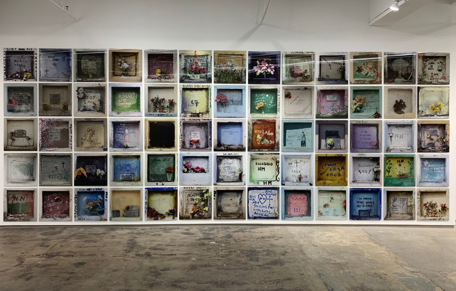 Juan Manuel Echavarría Réquiem NN, 2006-2013. Installation view.