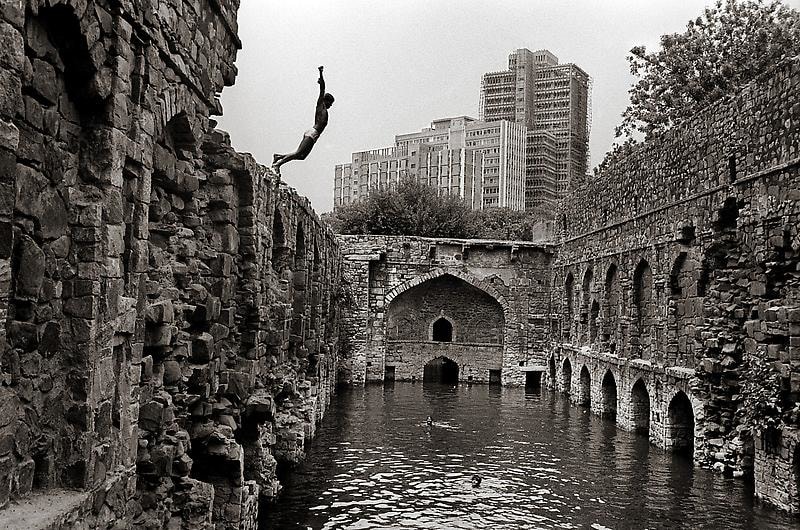 Raghu Rai DIVING INTO UGRASEN BAOLI, DELHI