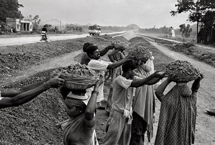 Raghu Rai BUILDING HYDERABAD HIGHWAY, KOLKATA