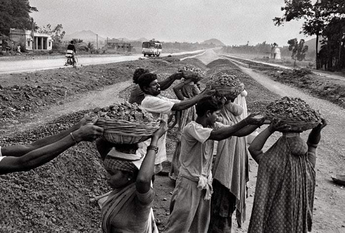 Raghu Rai BUILDING HYDERABAD HIGHWAY