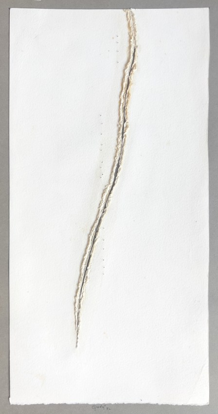 Sohan Qadri,&nbsp;Untitled (White with Diagonal Rip), 1982,&nbsp;Cut paper,&nbsp;15 &frac12; x 7 &frac34; in (39.4 x 19.7 cm), QADSO018