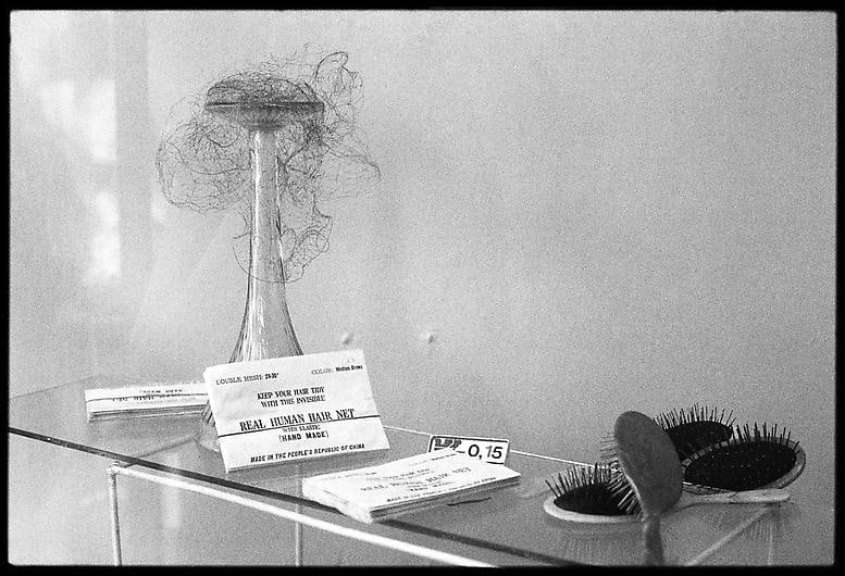 MARTHA ROSLER Window Display, Oriente