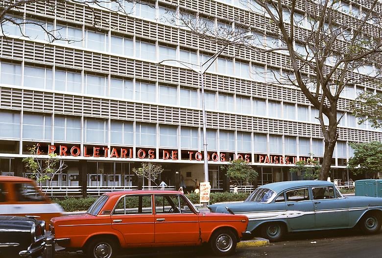 MARTHA ROSLER Party Building