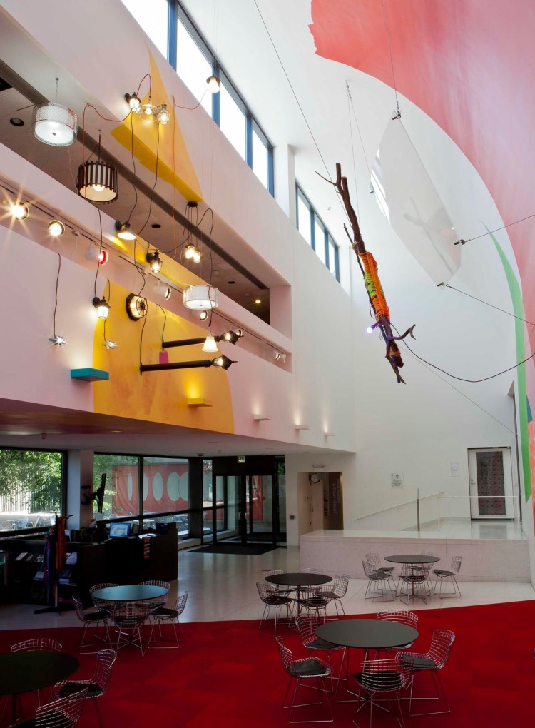  Jessica Stockholder, Rose&#039;s Inclination, 2015