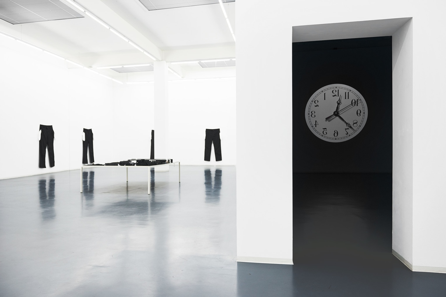 AMANDA ROSS-HO Intallation view at Bonner Kunstverein, 2017