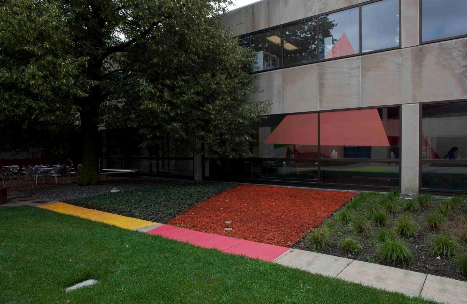  Jessica Stockholder, Rose&#039;s Inclination, 2015