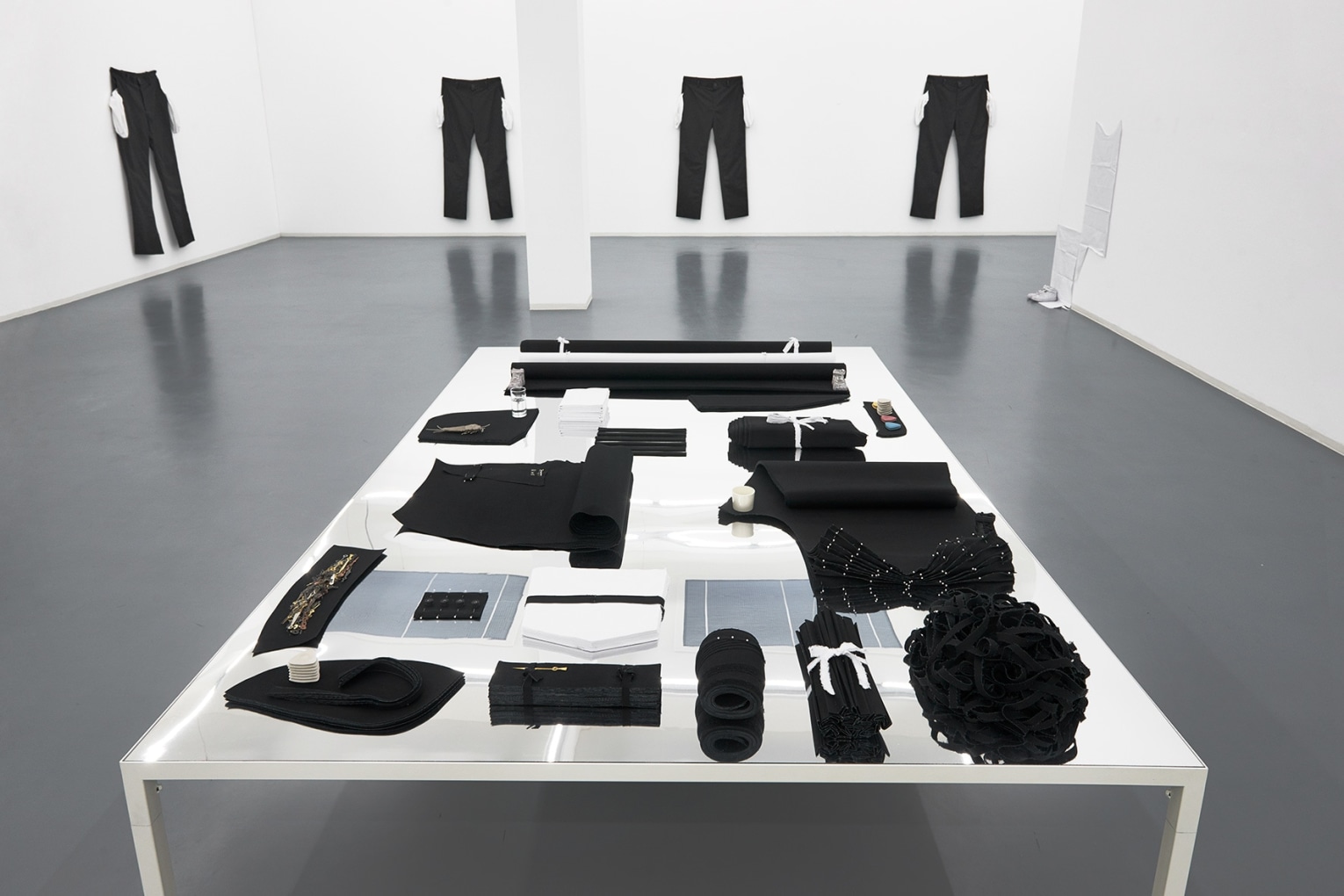 AMANDA ROSS-HO Installation view at Bonner Kunstverein, 2017&nbsp;