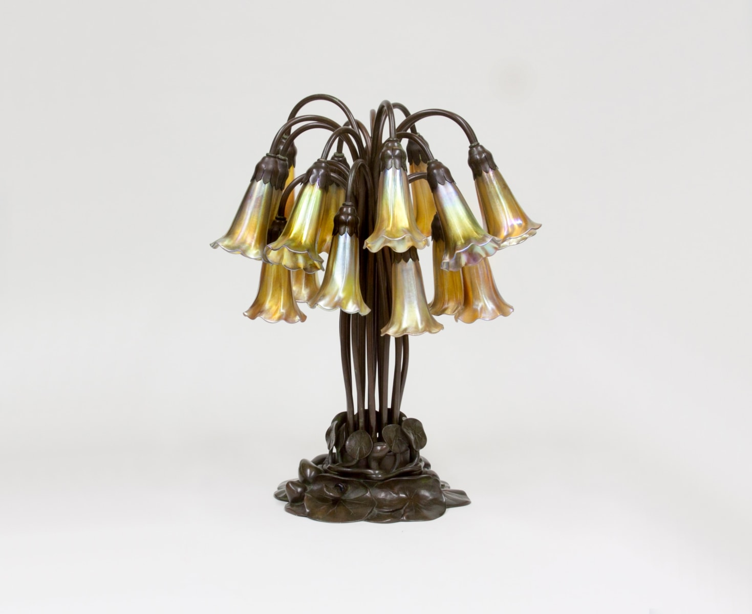 18-Light Lily Table Lamp