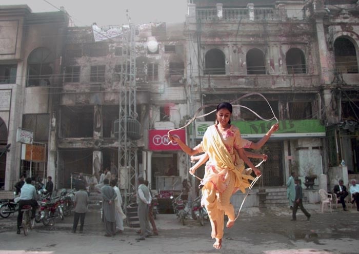 Farida Batool NAI REESAN SHEHR LAHORE DIYAN 2006 Lenticular print 34 x 48 in. Edition 5/7