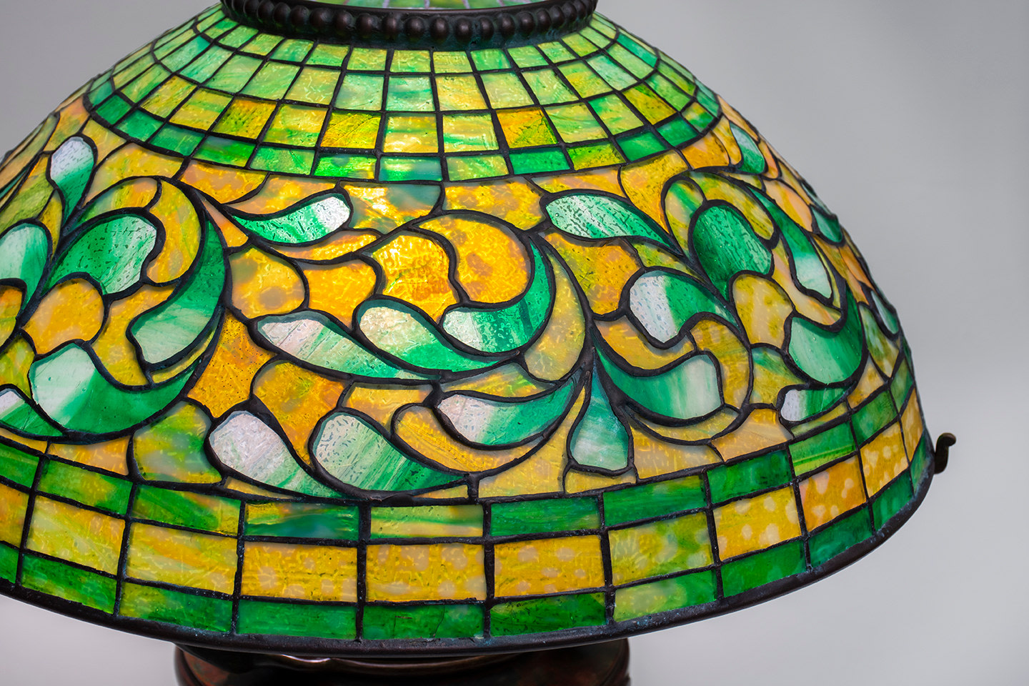 Early Swirling Leaf Table Lamp
