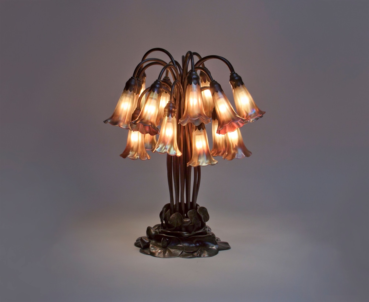 18-Light Pond Lily Table Lamp