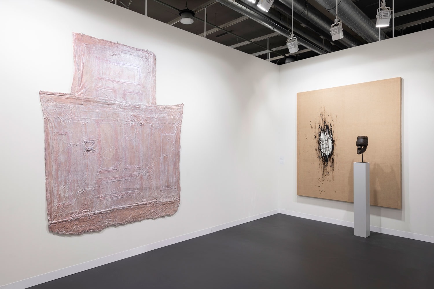 Art Basel&nbsp;2021 Installation view, Lehmann Maupin,&nbsp;Booth L11