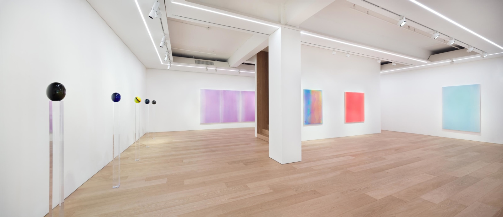 Reflections and Refractions: Helen Pashgian and Kim Taek Sang, Installation View