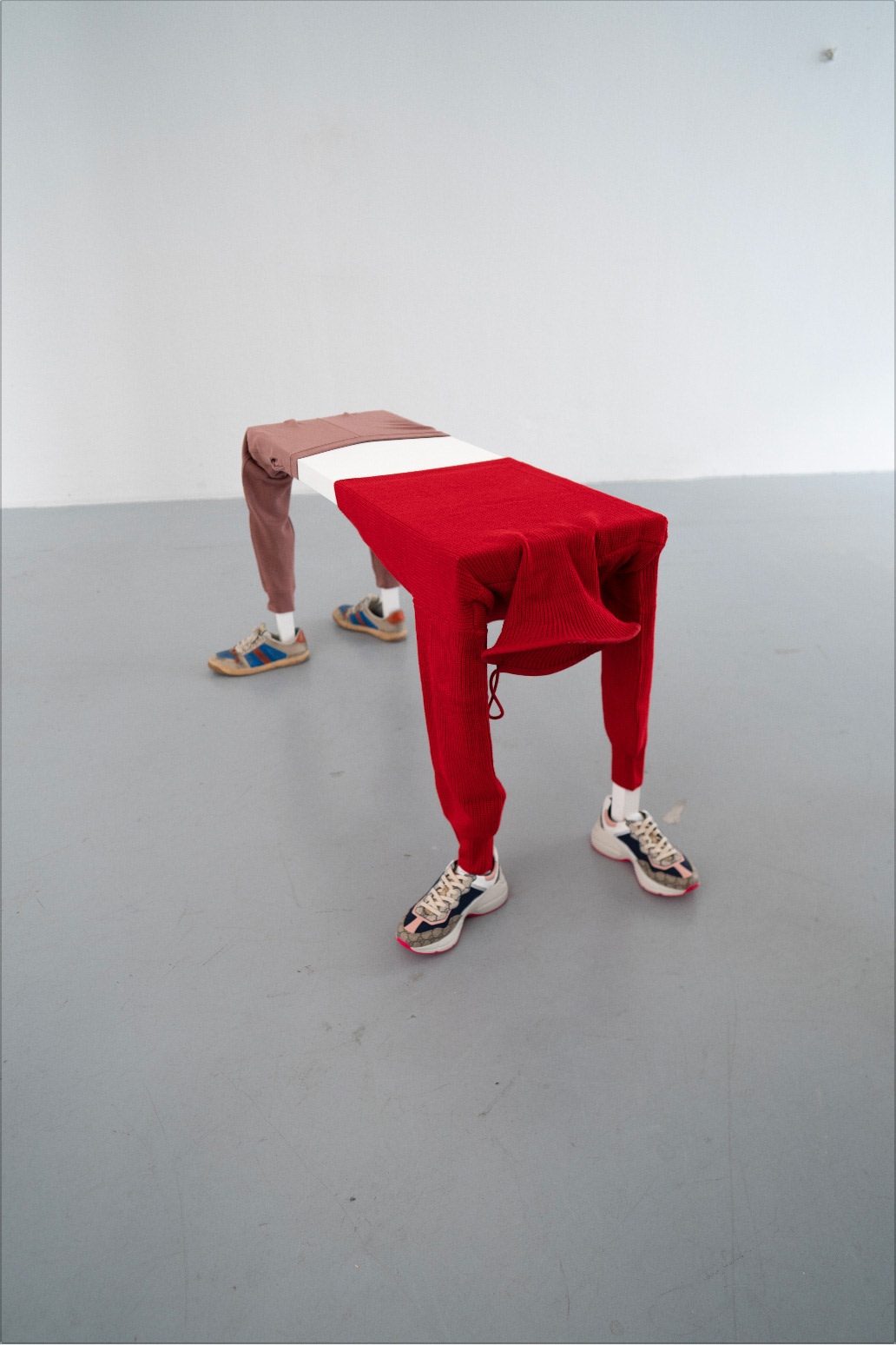 ERWIN WURM, One Minute Sculpture, 2020