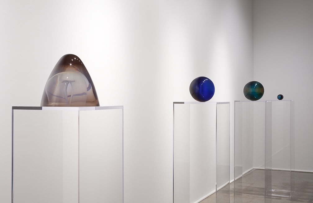 Helen Pashgian: Working in Light, Installation view