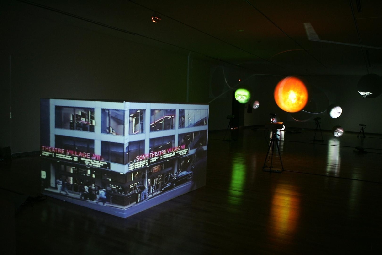  TONY OURSLER: Dispositivos