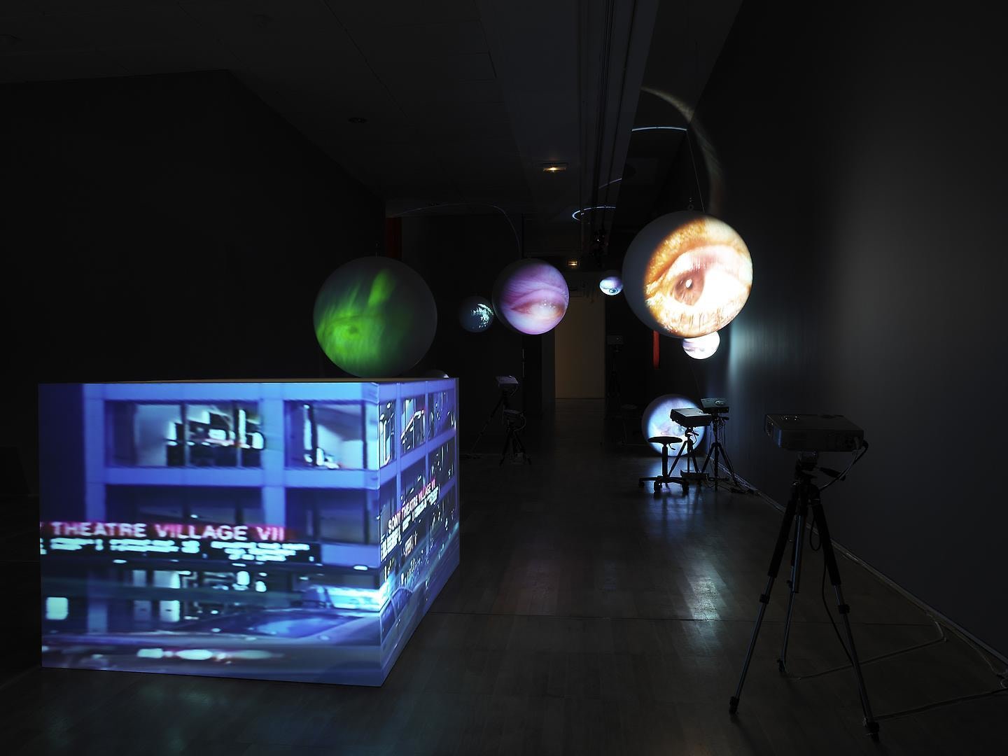  TONY OURSLER: Dispositifs