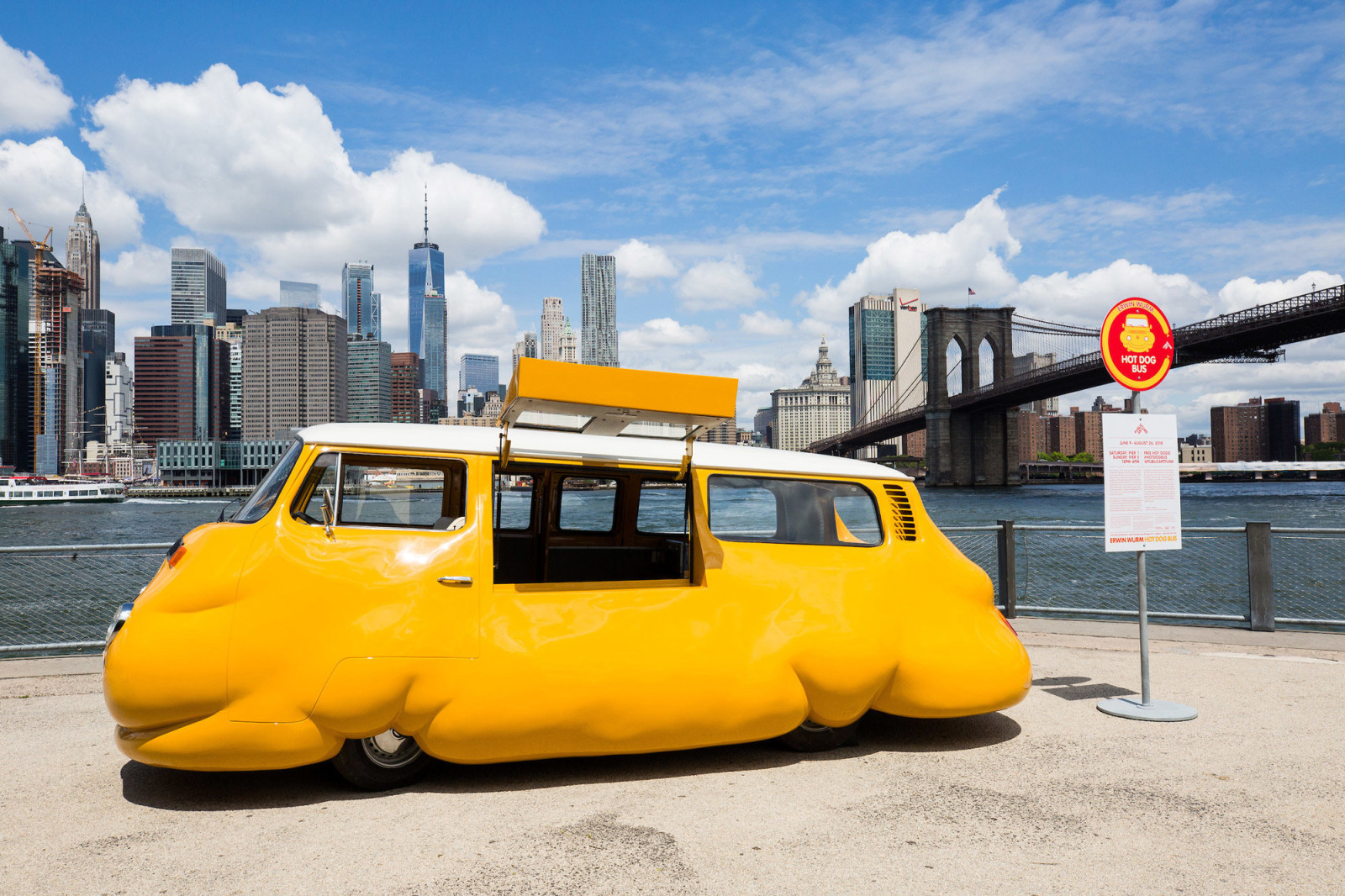 Erwin Wurm: Hot Dog Bus, 2018