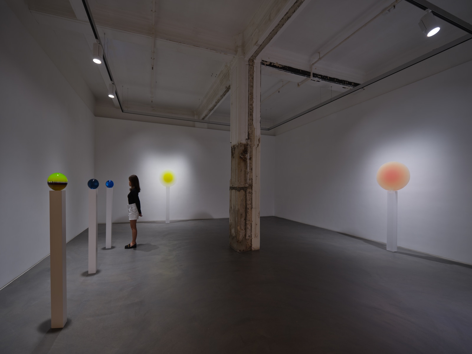 Helen Pashgian  Installation view 3