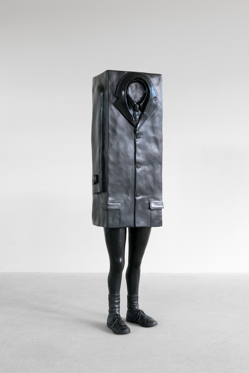 ERWIN WURM, Kastenmann Black, 2017