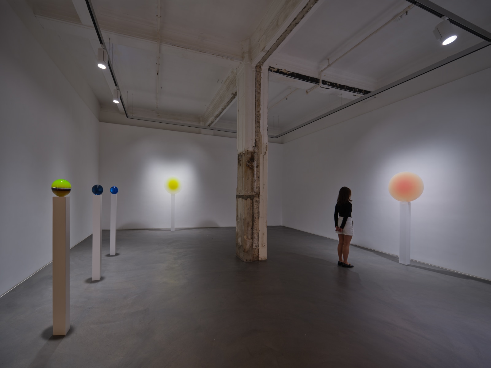 Helen Pashgian  Installation view 2