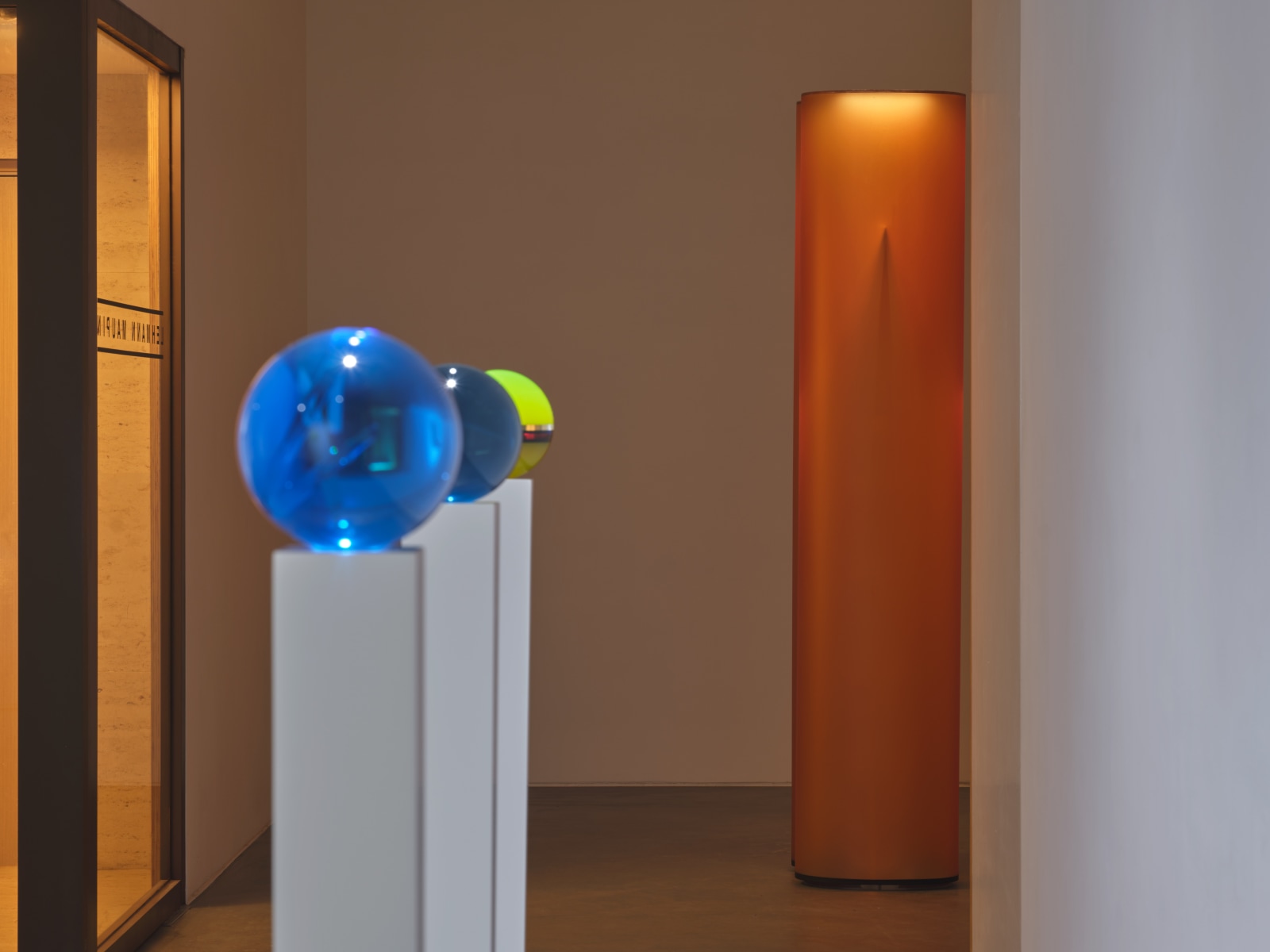 Helen Pashgian, Installation view, Lehmann Maupin, Hong Kong, 2019&ndash;2020