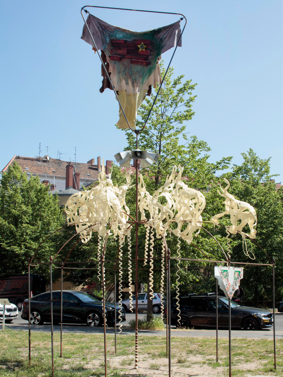 Installation view, Elephant&rsquo;s Memory (Memorial Structure), Kunstverein am Rosa-Luxemurg-Platz, Berlin, 2023,&nbsp;Photo: Roman&nbsp;M&auml;rz, Berlin.