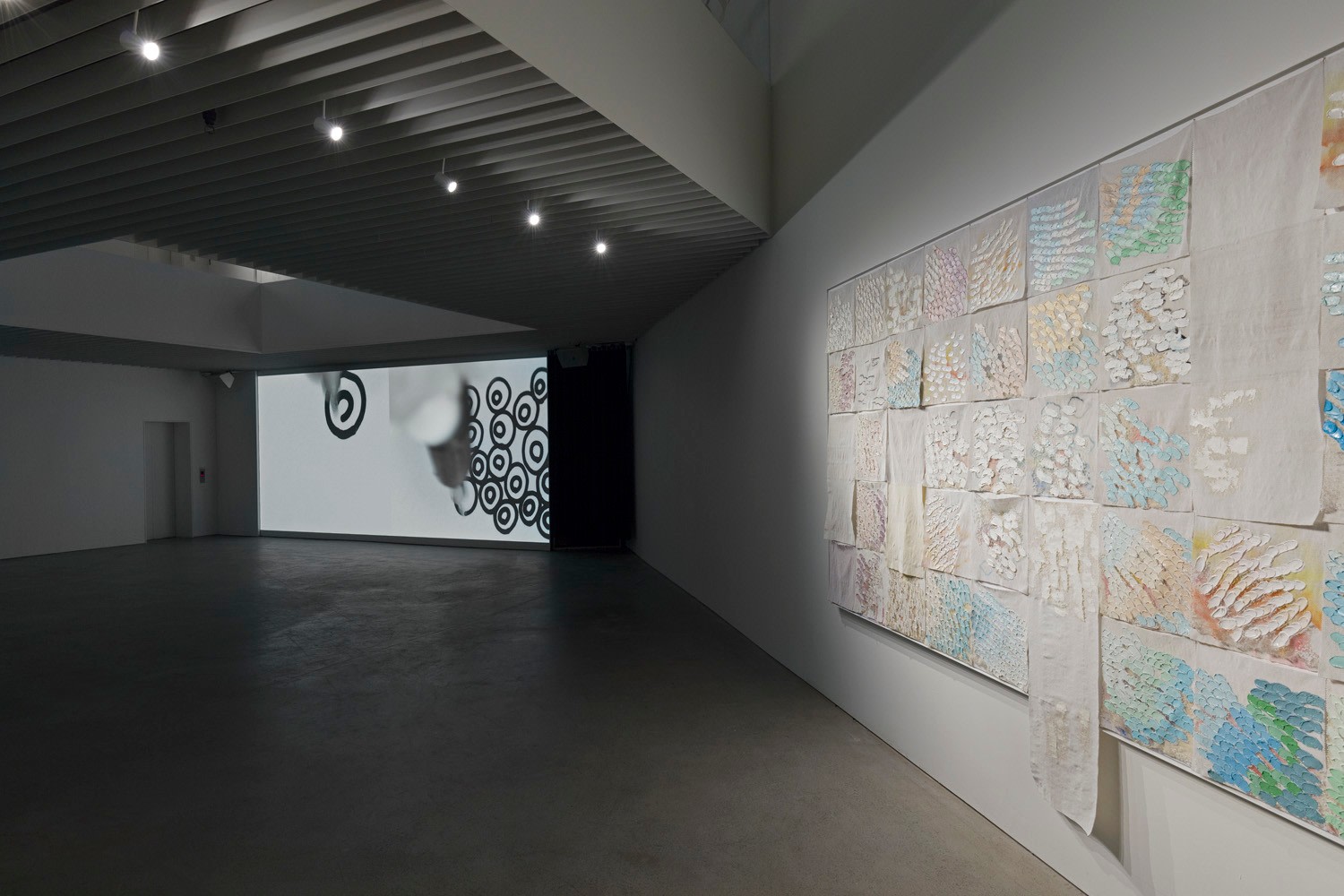 Liza Lou,&nbsp;The River and the Raft, Installation view at Songwon Art Center, Seoul